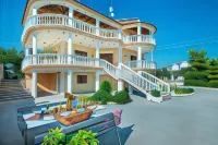 Zante View Studios & Villas - parking