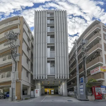 Hotel Stork Отели рядом с достопримечательностью «Замок Сури»