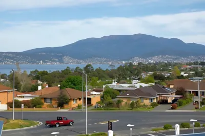 Shoreline Hotel Hotels in Seven Mile Beach