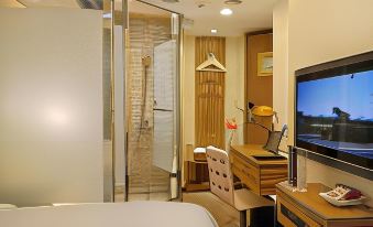 Golden Hotel