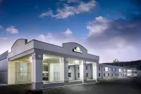 Days Inn by Wyndham Roanoke Near I-81