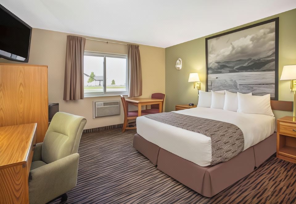 Super 8 by Wyndham Lewistown