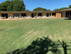 Jumbuck Motor Inn - Pool - Pet Friendly Section - King Beds