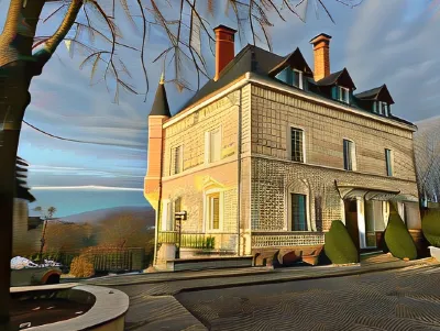 Chateau de Saint-Genix Hôtels à : Les Avenières