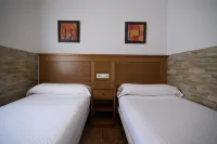 Pensión Serafín Hotels in Aviles