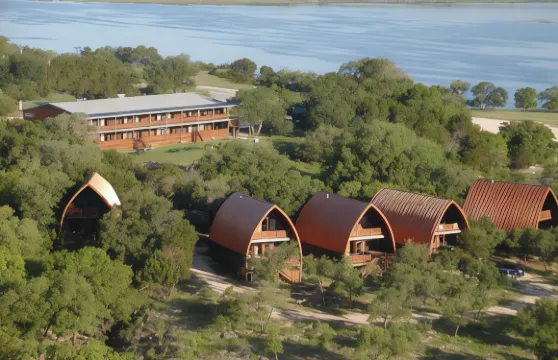 峽谷湖景度假村