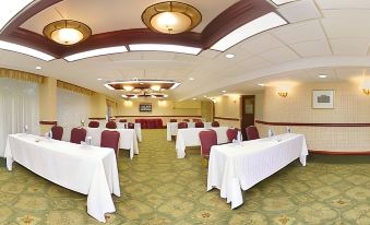 Clarion Hotel & Suites Hamden - New Haven