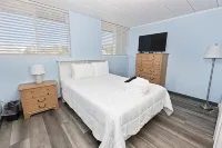 Sea Palm 1D is a 2 Br 1 Bath That is Pet Friendly and Sleeps 6 by RedAwning