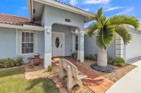 Gorgeous Lake Worth Beach House 4 Bedroom Home by RedAwning Các khách sạn gần Lake Worth Playhouse