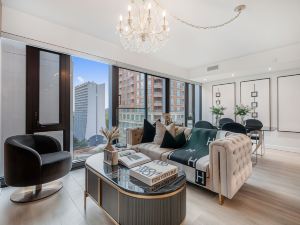 Stallion Suites Yorkville