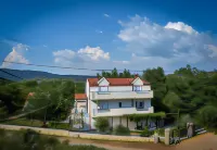 Bonaventura - Countryside Villa Near Split with Private Pool Hotels in 