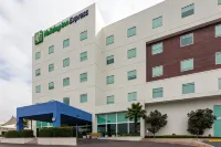 Holiday Inn Express Guadalajara Iteso Отели рядом с достопримечательностью «Сад Эхерсито Тригаранте»