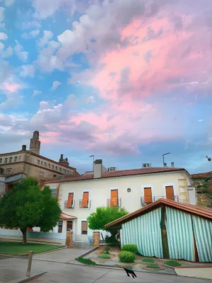 Hotel Rural la Casa de Pasarón فنادق في Talayuela