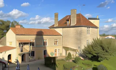 Le Vieux Chateau Hotels in Saint-Jean-de-Sauves