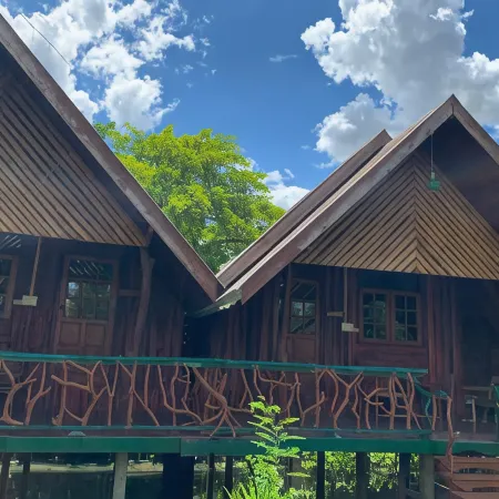 Sam's House Kanchanaburi Отели рядом с достопримечательностью «Ресторан Keeree Tara»