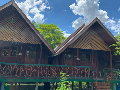 Sam's House Kanchanaburi - parking