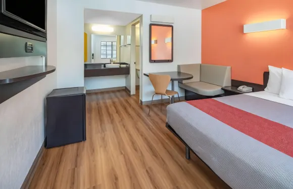 千橡樹南6號汽車旅館