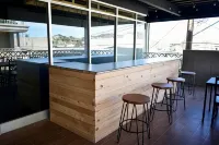 California Comfort & Suites - 3-Star
