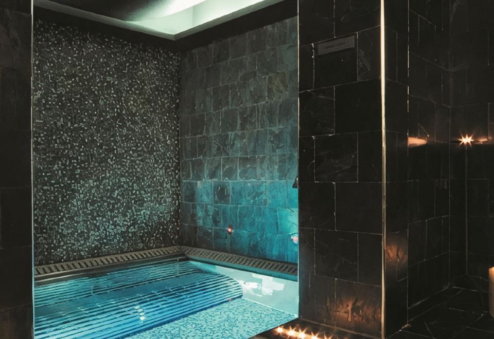 샹그릴라 콰르얏 알 베리 아부다비의 럭셔리한 수영장