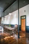 Beard and Lady Inn - Parkering