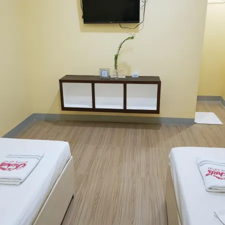 B&S Orchids Suites Hotel