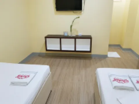 B&S Orchids Suites Hotel