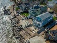 Waterfront Cottage on Lake Erie Hotels in Huron