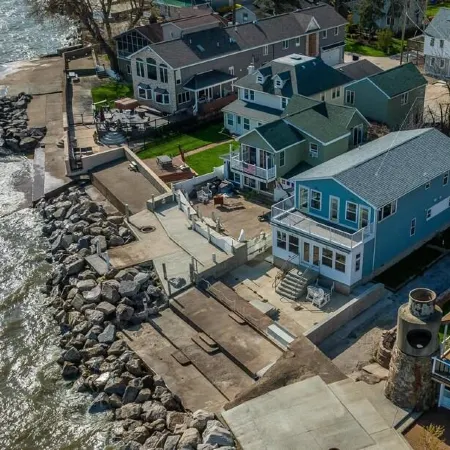 Waterfront Cottage on Lake Erie