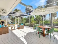 The Clubhouse - Fish, Bike and Relax in this spacious Home with a Hot Tub Hotels in Bokeelia