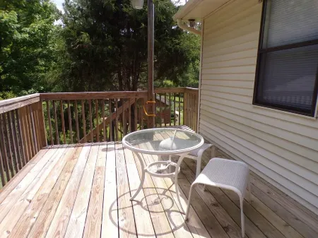 Peaceful Vintage Library Getaway near Town