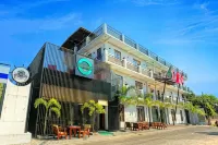 Asian Grand Hotel Hoteller i Daluwakotuwa