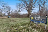 Winter Deals-Reach Out for Details! Walk 10 Mins to Train & Town,15 Mins to Lake Hotels in New Buffalo