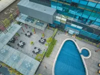 The Raviz Hotel, Calicut - piscina