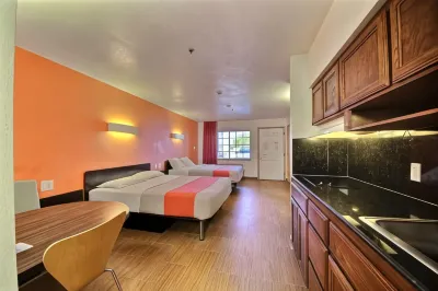 Motel 6 Edinburg, TX Các khách sạn gần UTRGV Visual Arts Building