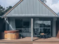 Risby Cove Boutique Hotel Hotels in Strahan