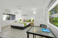 Sarayi Boutique Hotel Hotels near Palm Cove Beach
