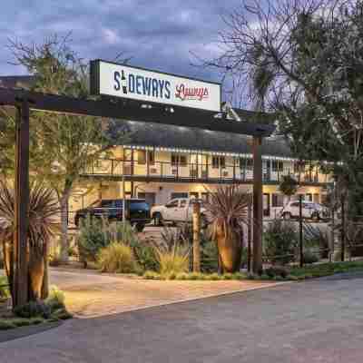 Sideways Inn Hotel Exterior