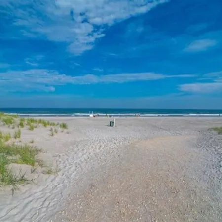 Beach Bungalow -- 1.5 Blocks to Beach!