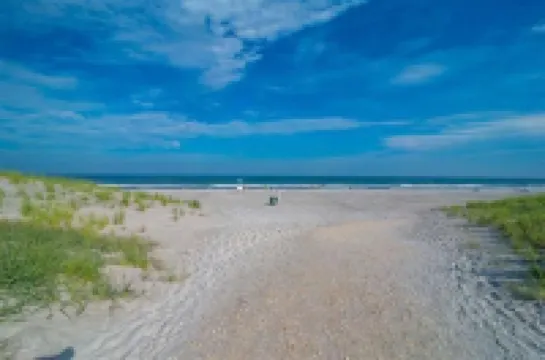 Beach Bungalow -- 1.5 Blocks to Beach!