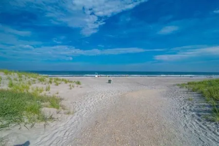 Beach Bungalow -- 1.5 Blocks to Beach!