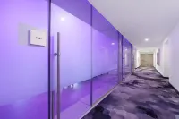 Gym, Outdoor Pool and Hot Tub - Beautiful Modern Oasis