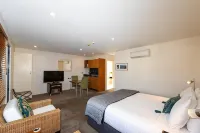 Harvest Lodge Motel Hotels in Clifton