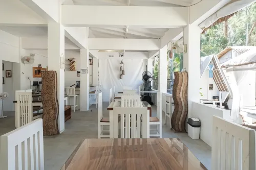 Costas de Liwa Bar & Beach Resort Hotels in San Narciso