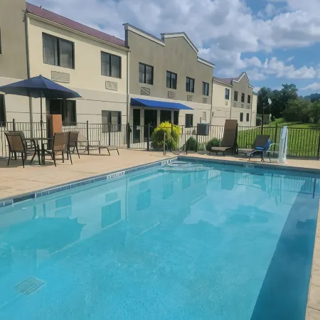 Comfort Inn & Suites Leeds I-20
