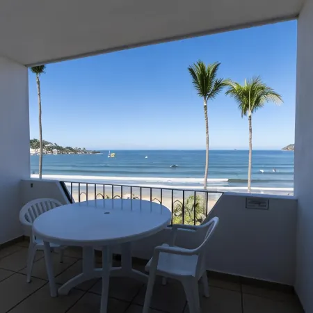 Costa Alegre Hotel & Suites