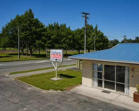 Esplanade Motels Hotels in Gore