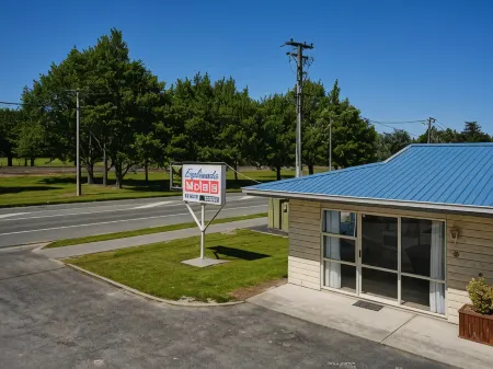 Esplanade Motels