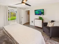 Charming Cottage with Outdoor Patio and Spacious Yard - Delightful Haven