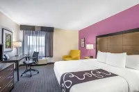 La Quinta Inn & Suites by Wyndham Hartford - Bradley Airport Hotels in Granby
