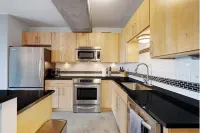 Entire Condo in the Heart of Downtown Austin 1Bd/1ba Chef's Kitchen